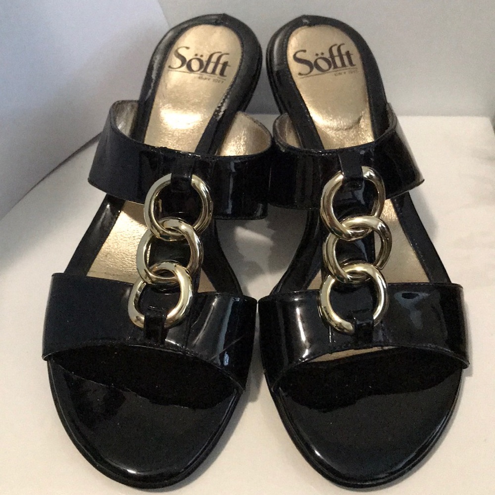 Size 6 patent leather sofft wedges w/ gold chain